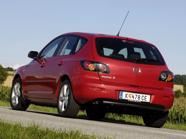 Mazda 3 / Axela Hatchback photo 35