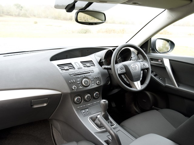 Mazda 3 / Axela Hatchback photo 90