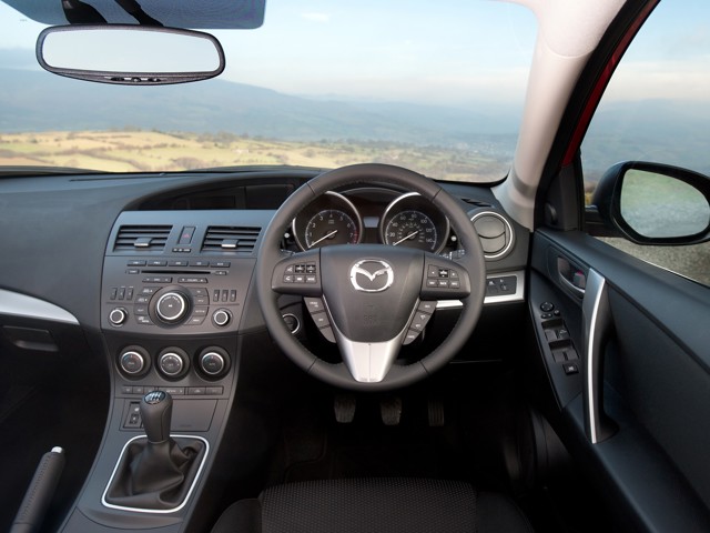 Mazda 3 / Axela Hatchback photo 91