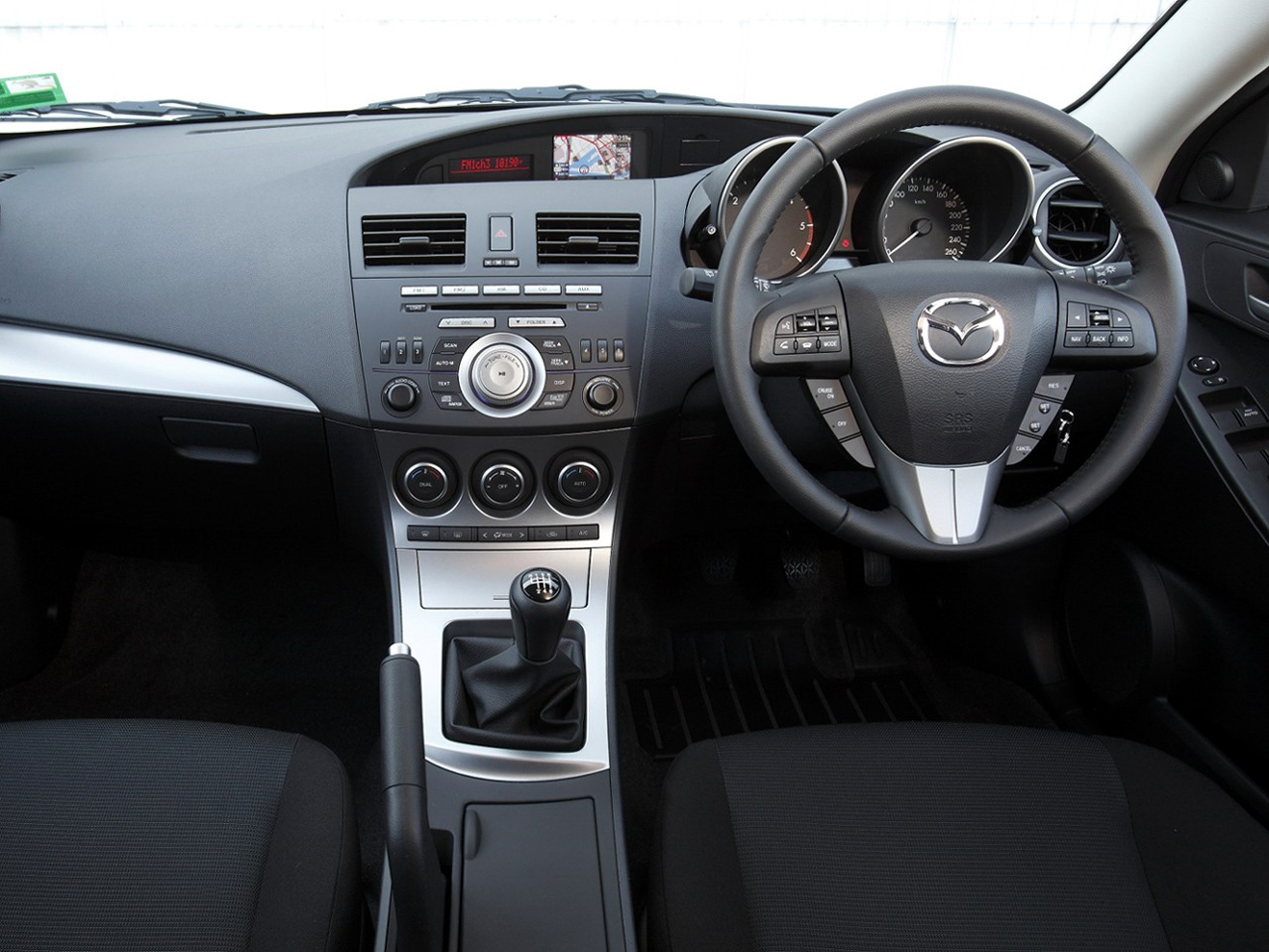 Mazda 3 / Axela Hatchback photo 94