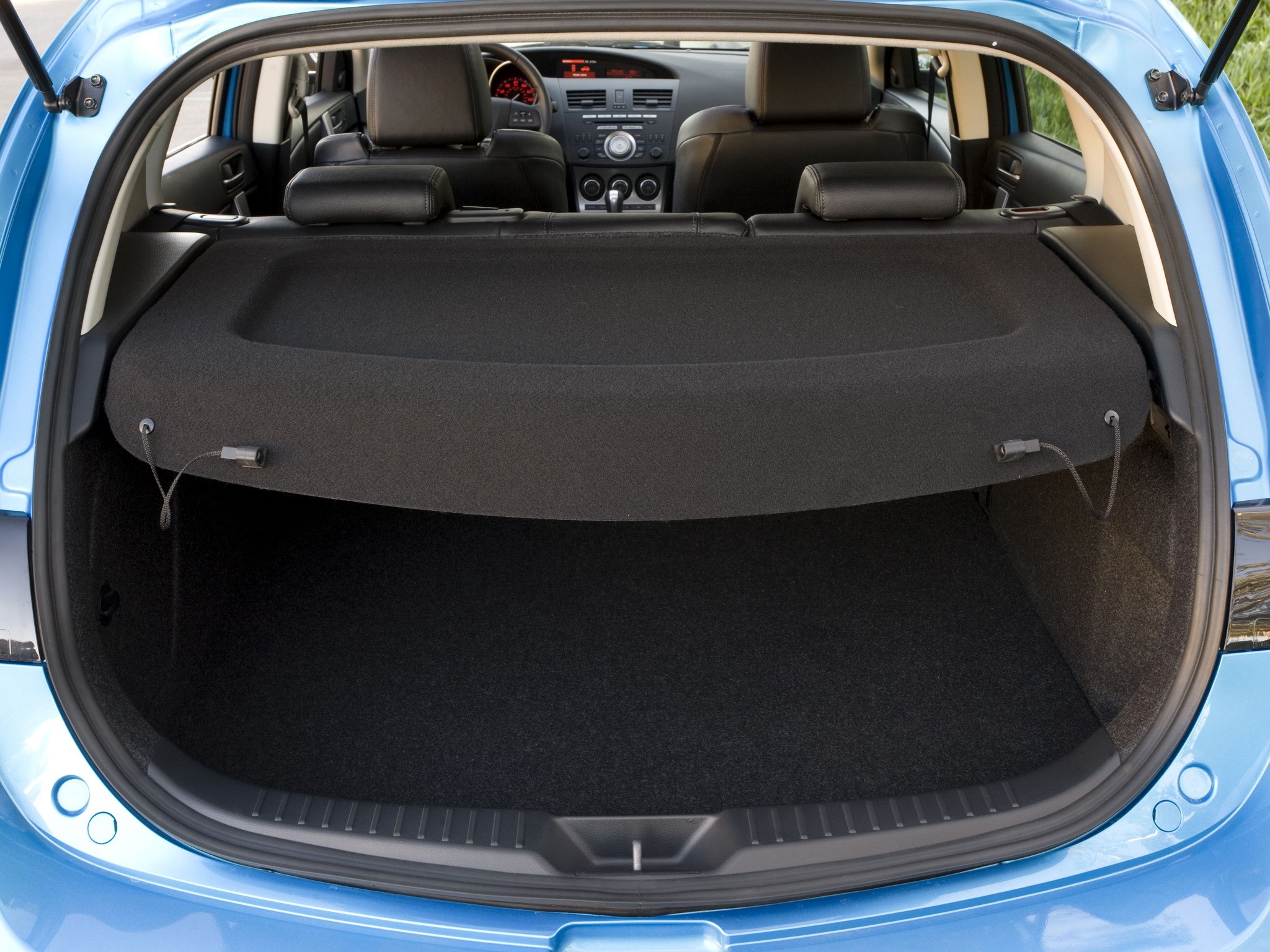 Mazda 3 / Axela Hatchback photo 100