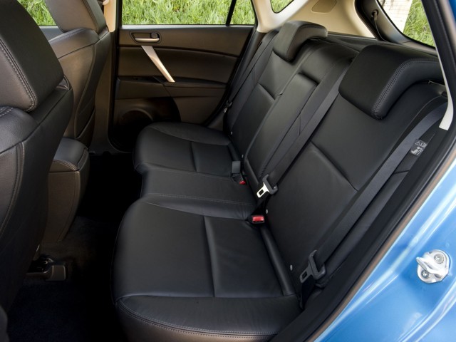 Mazda 3 / Axela Hatchback photo 101