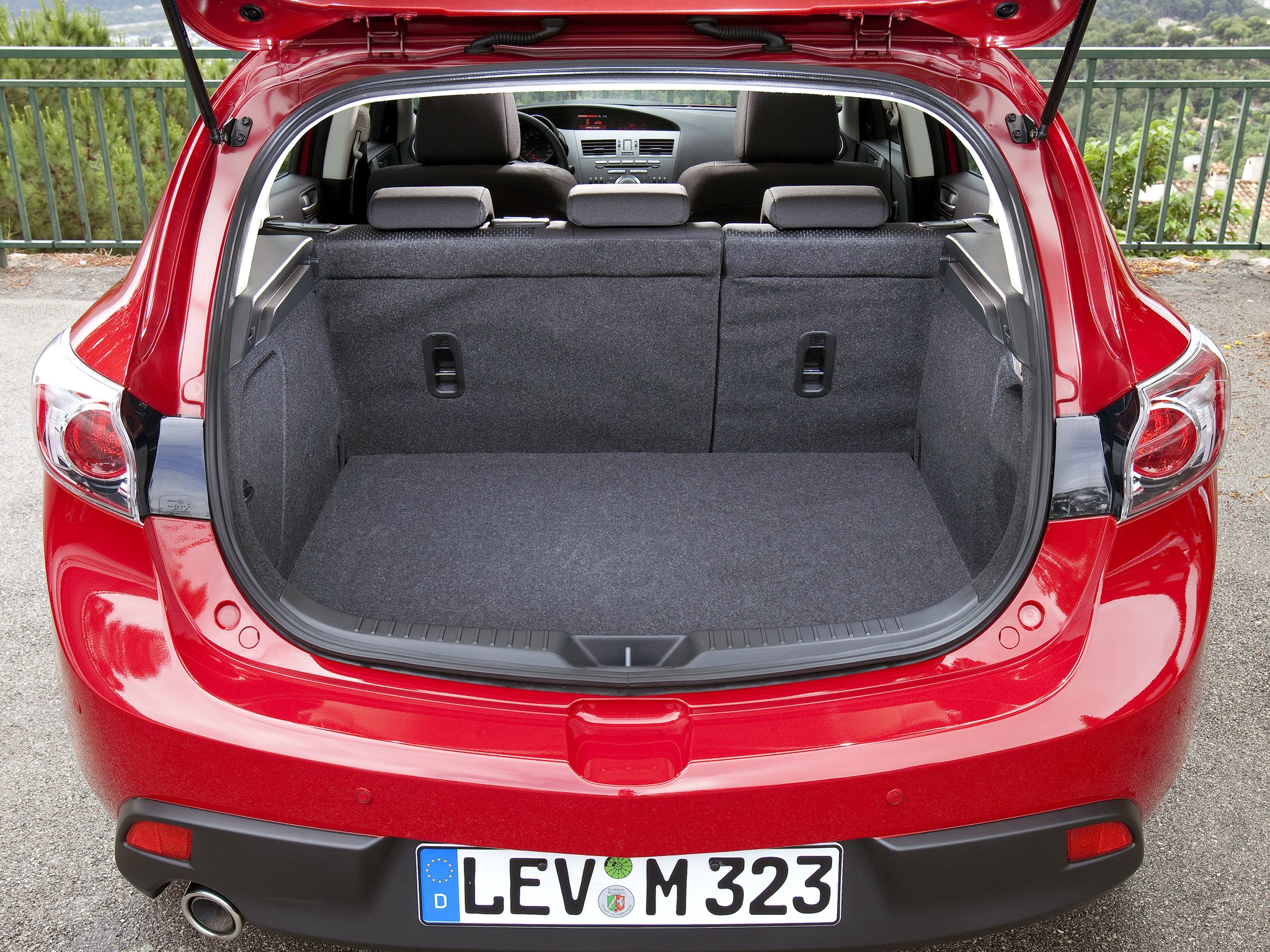 Mazda 3 / Axela Hatchback photo 103