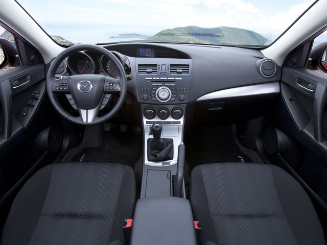 Mazda 3 / Axela Hatchback photo 104