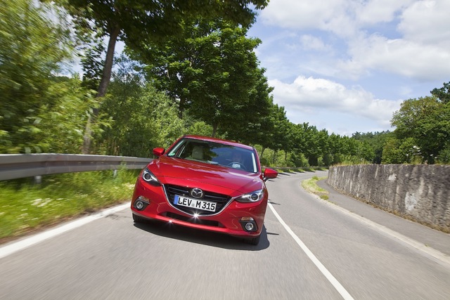 Mazda 3 / Axela Hatchback photo 2