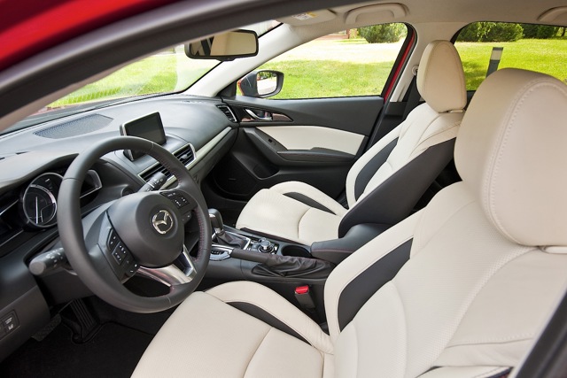 Mazda 3 / Axela Hatchback photo 37