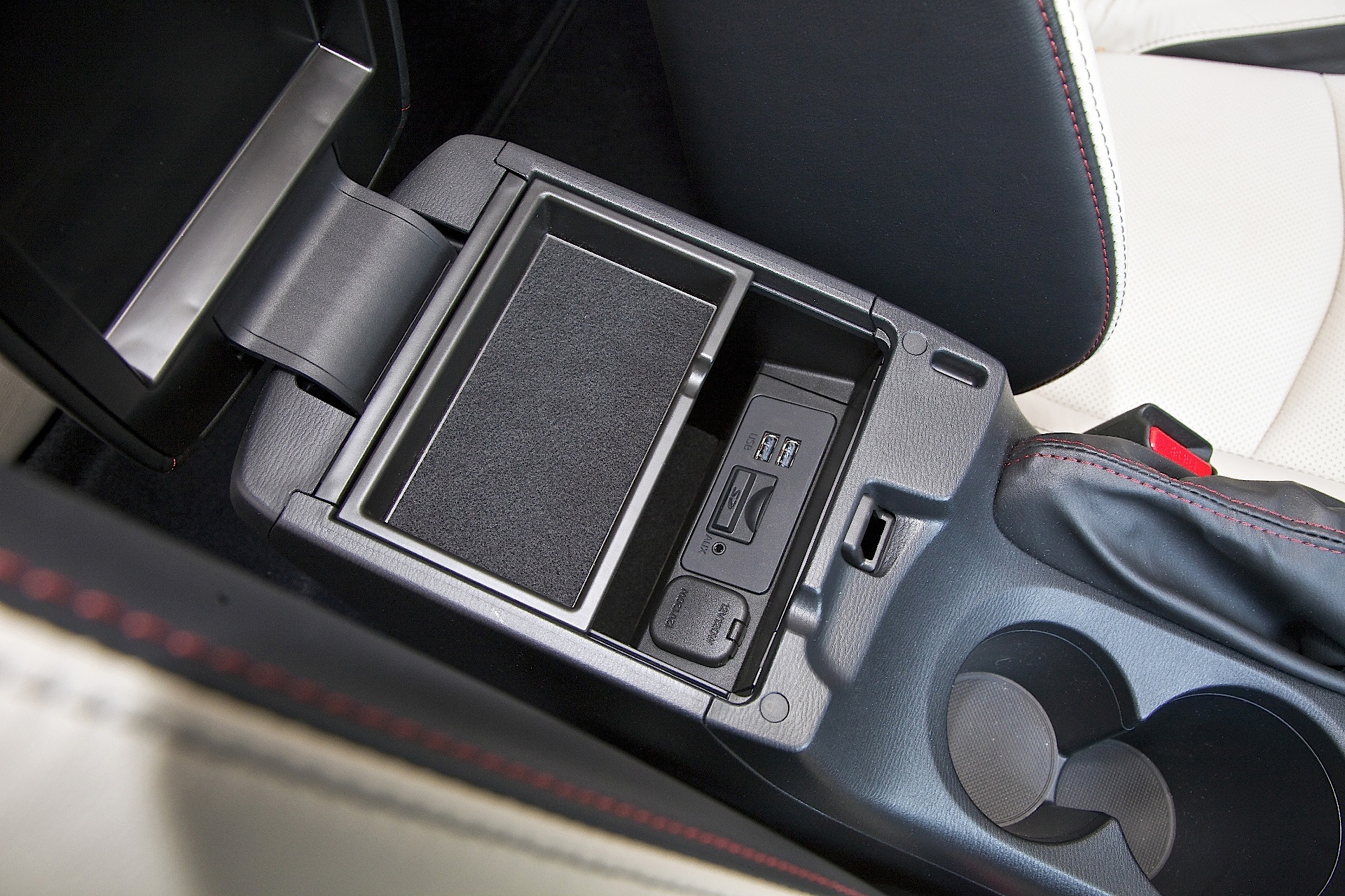 Mazda 3 / Axela Hatchback photo 41