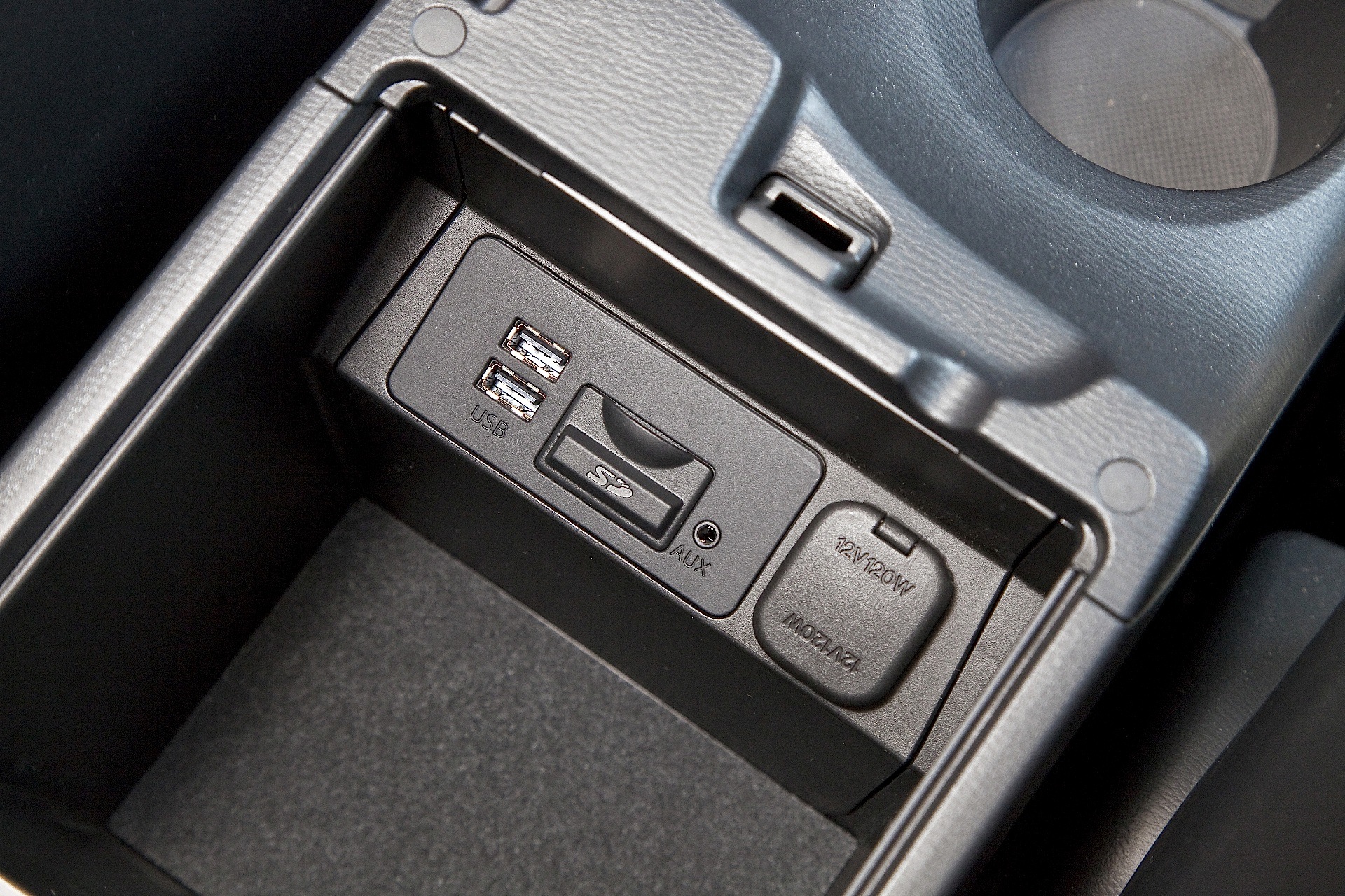 Mazda 3 / Axela Hatchback photo 42