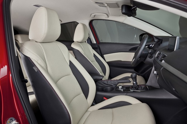 Mazda 3 / Axela Hatchback photo 43