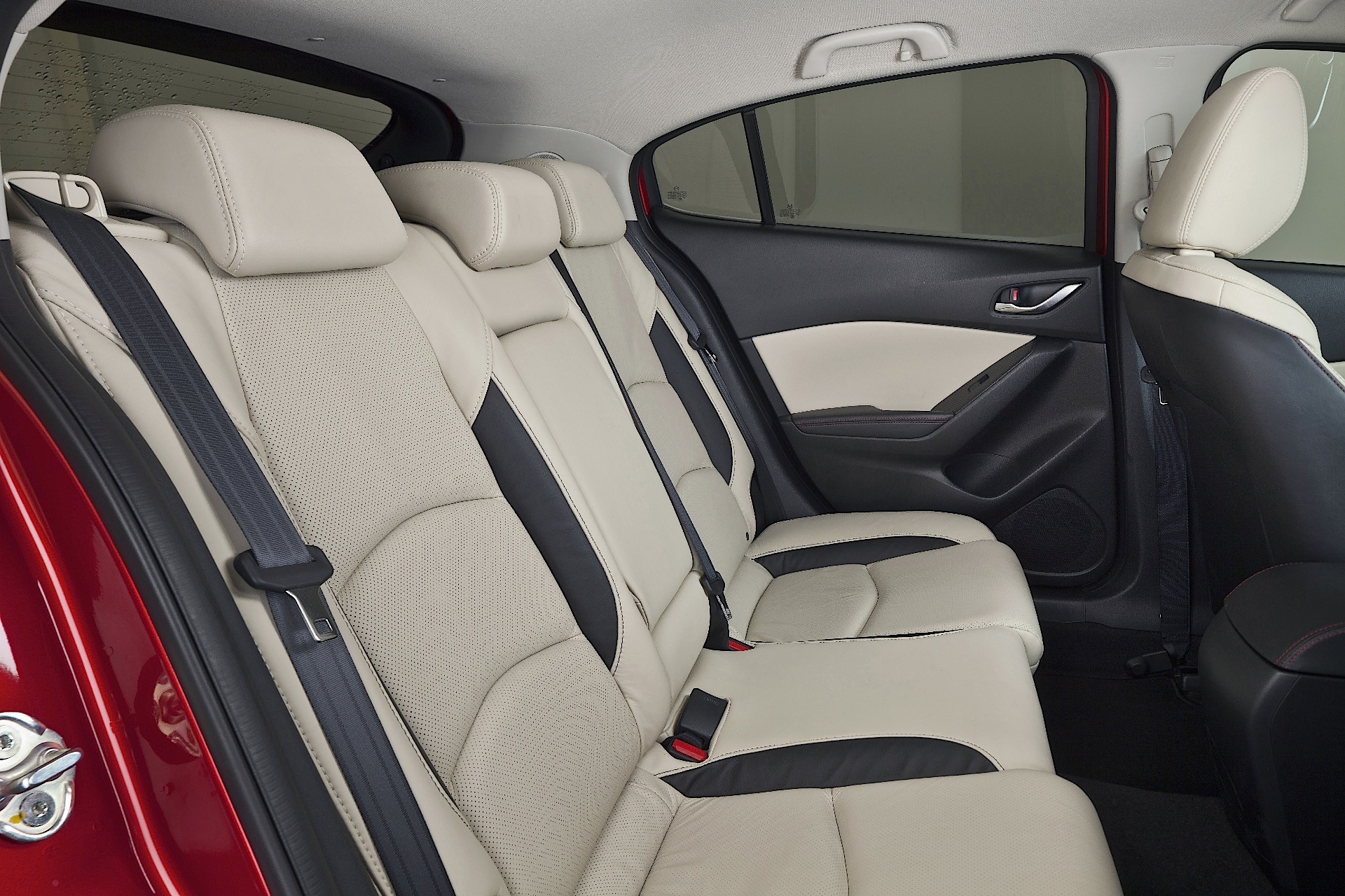 Mazda 3 / Axela Hatchback photo 44