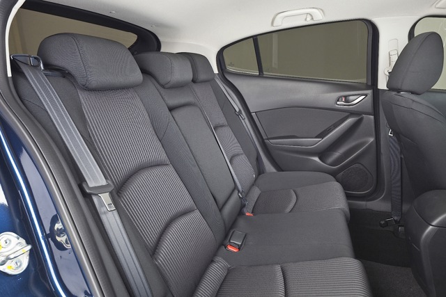 Mazda 3 / Axela Hatchback photo 46