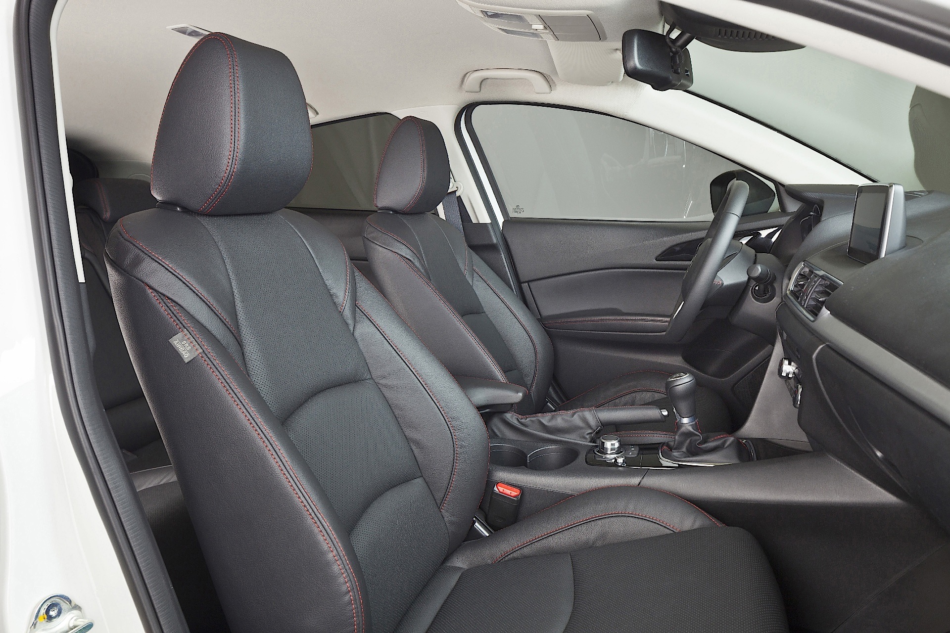 Mazda 3 / Axela Hatchback photo 47