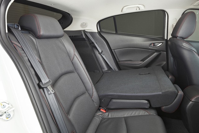 Mazda 3 / Axela Hatchback photo 50