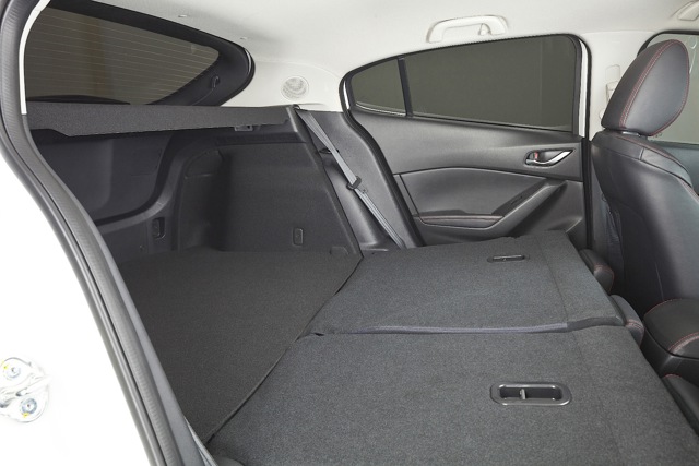 Mazda 3 / Axela Hatchback photo 51
