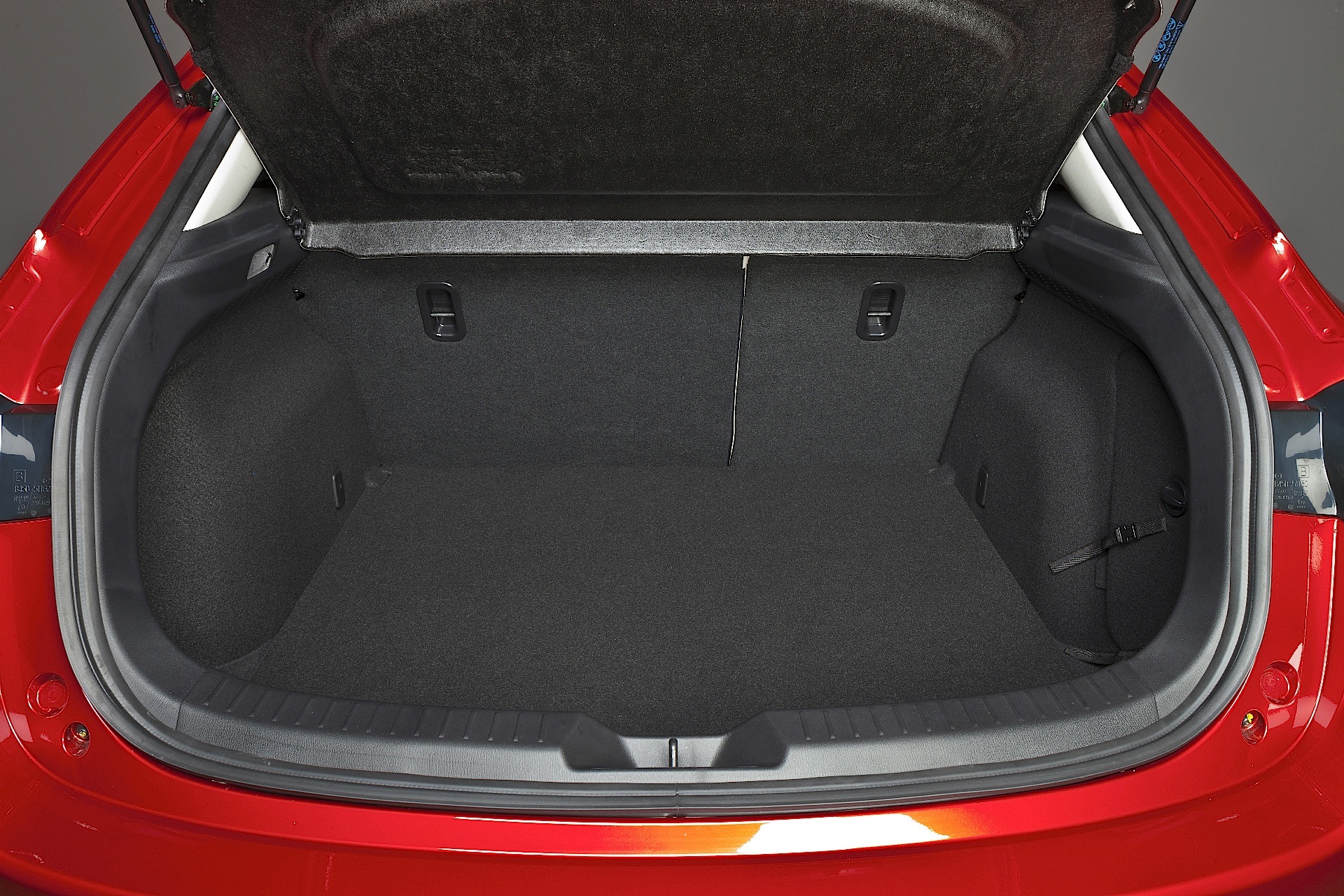 Mazda 3 / Axela Hatchback photo 52