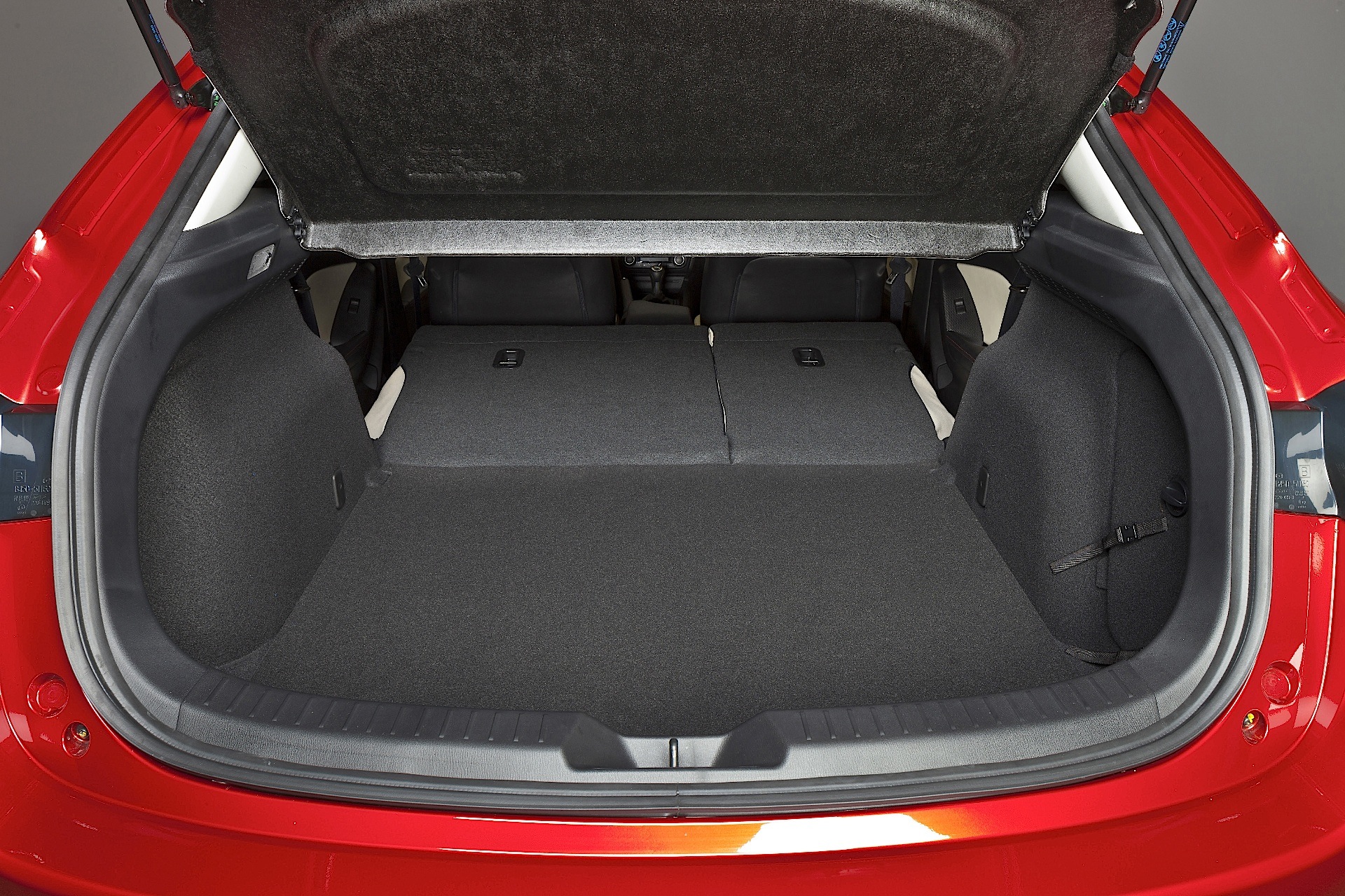 Mazda 3 / Axela Hatchback photo 53