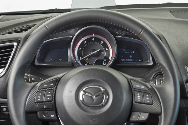 Mazda 3 / Axela Hatchback photo 56