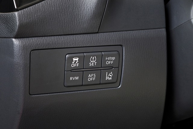 Mazda 3 / Axela Hatchback photo 58