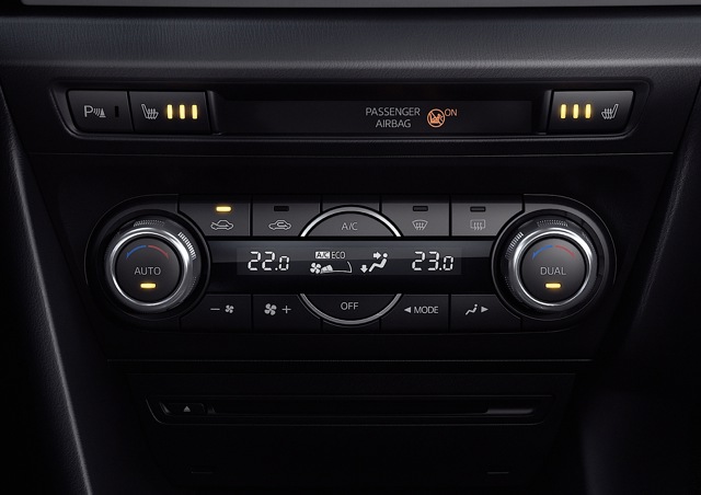 Mazda 3 / Axela Hatchback photo 85