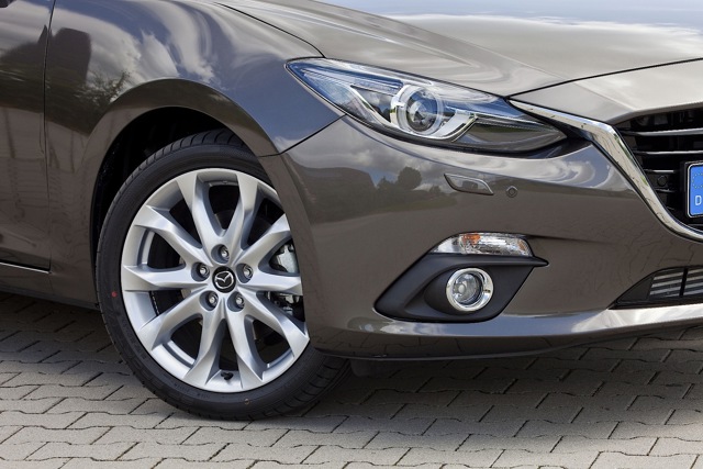 Mazda 3 / Axela Hatchback photo 35