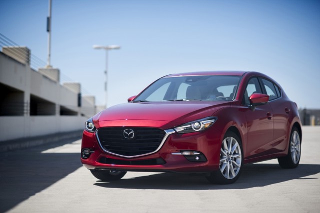 Mazda 3 / Axela Hatchback photo 9