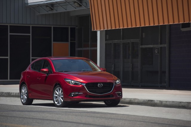 Mazda 3 / Axela Hatchback photo 10