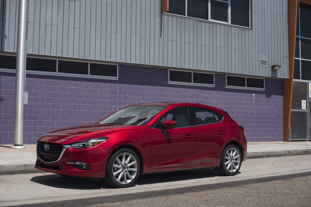 Mazda 3 / Axela Hatchback photo 12