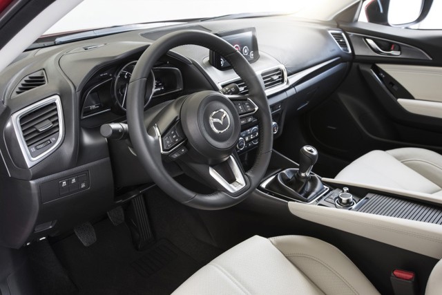 Mazda 3 / Axela Hatchback photo 20