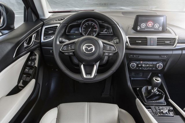 Mazda 3 / Axela Hatchback photo 21