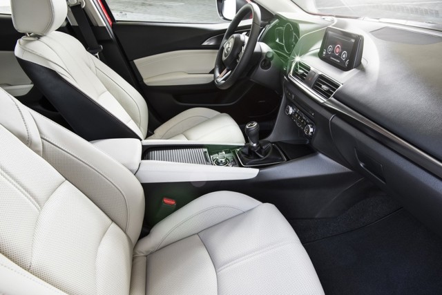 Mazda 3 / Axela Hatchback photo 22