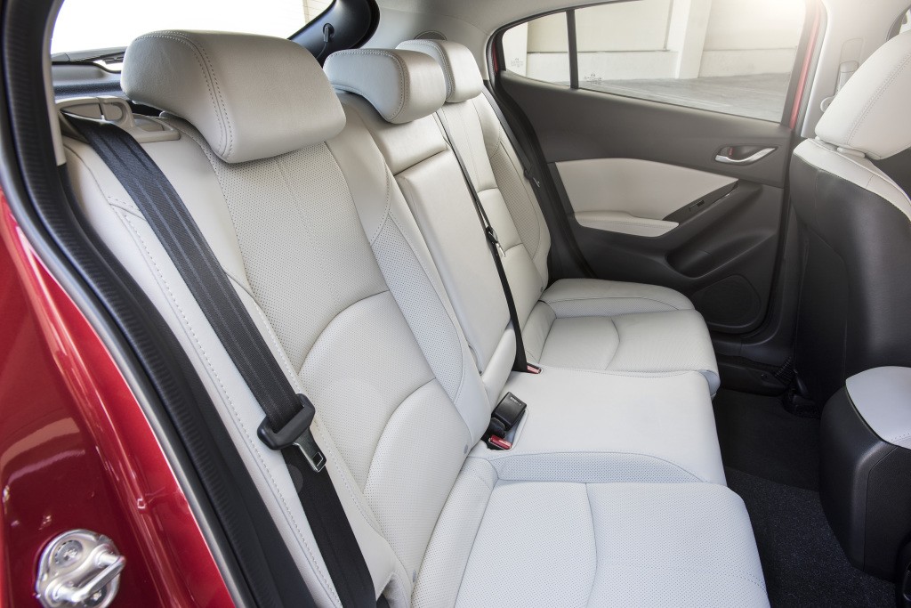 Mazda 3 / Axela Hatchback photo 23