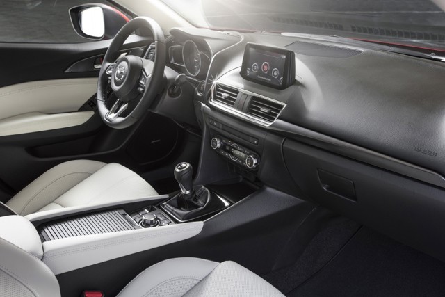 Mazda 3 / Axela Hatchback photo 24