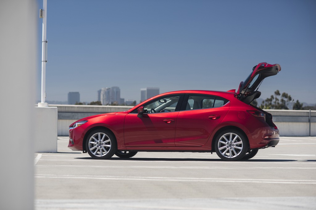 Mazda 3 / Axela Hatchback photo 3