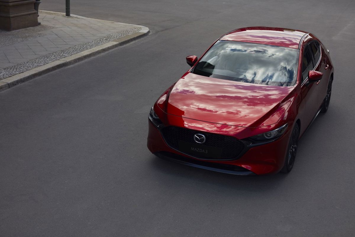 Mazda MAZDA 3 / Axela Hatchback 2.0L Skyactiv-G 6AT (122 HP)