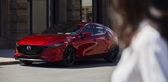 Mazda 3 / Axela Hatchback photo 2