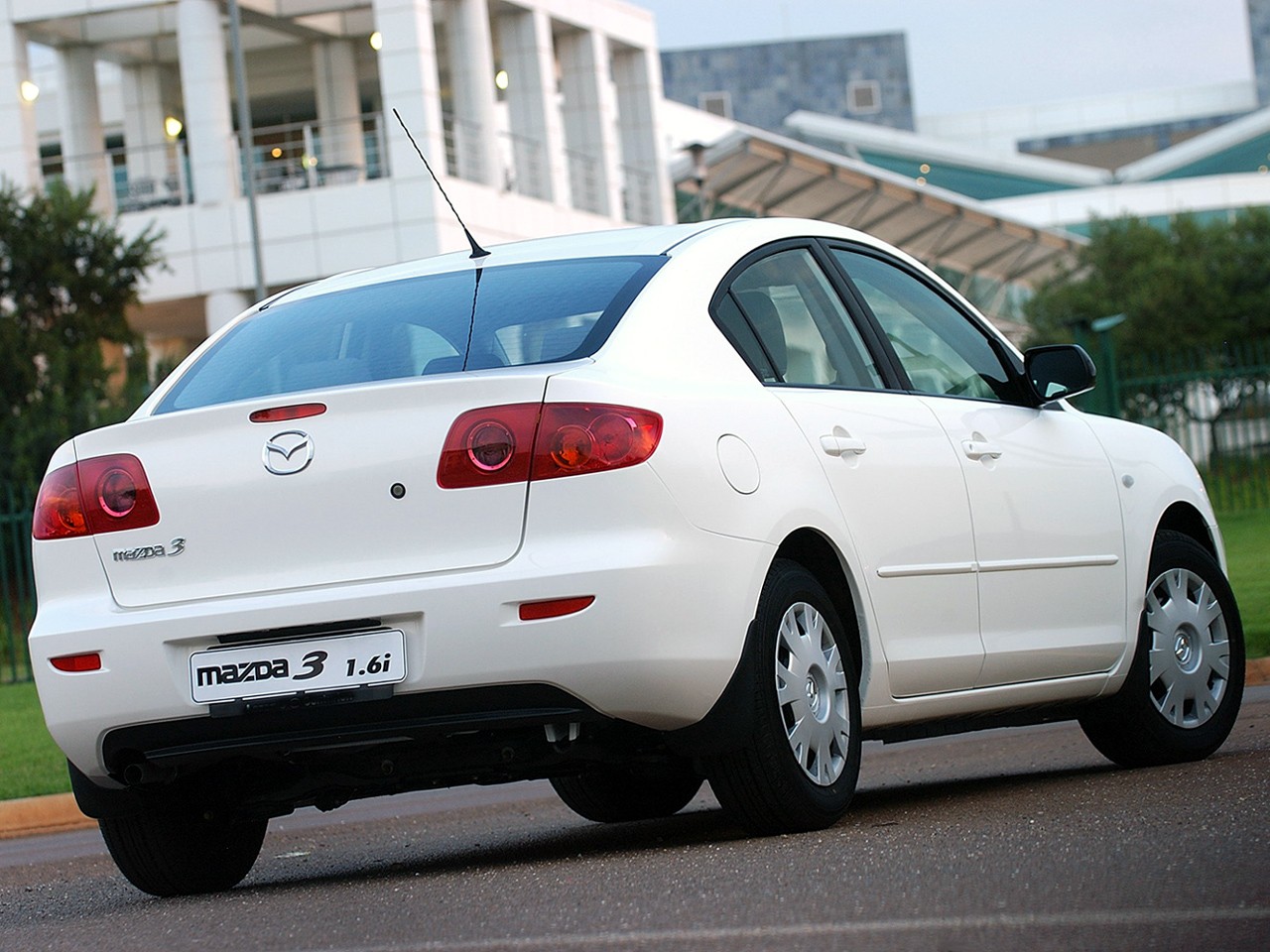 Mazda 3 / Axela Sedan photo 24