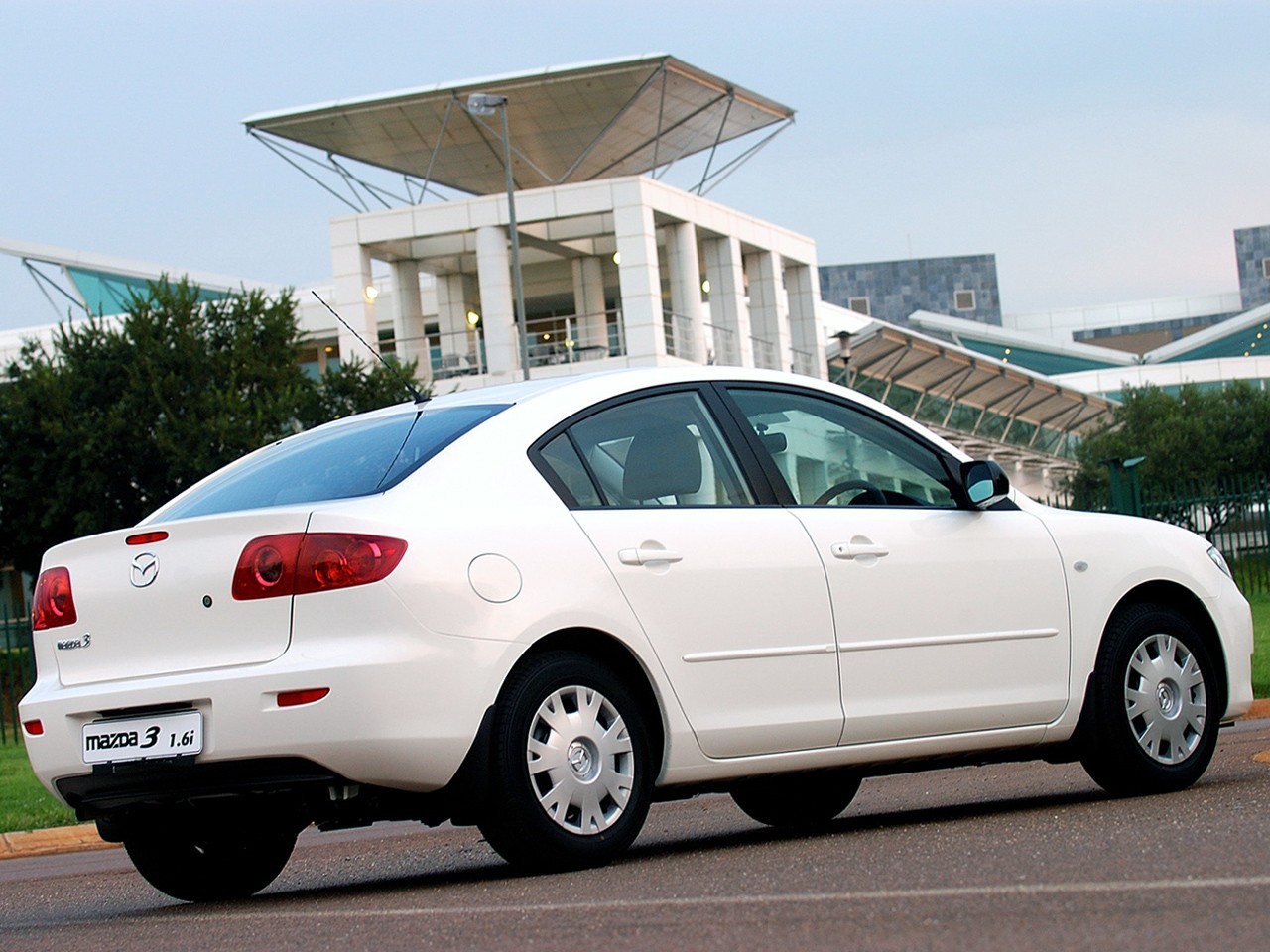 Mazda 3 / Axela Sedan photo 25