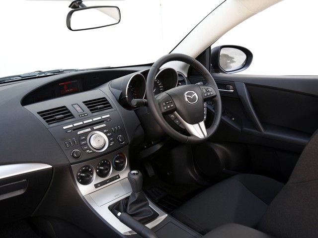 Mazda 3 / Axela Sedan photo 81