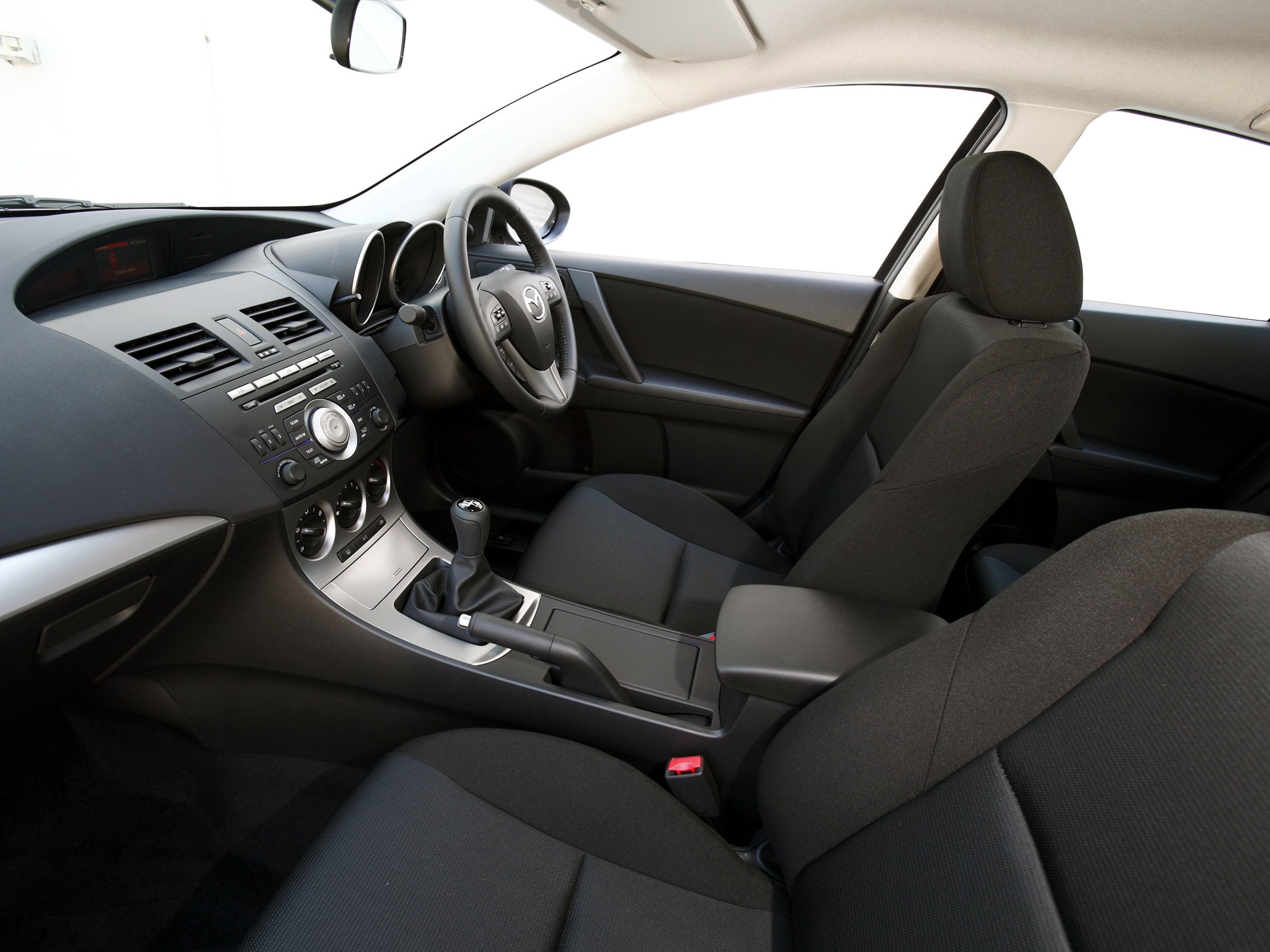 Mazda 3 / Axela Sedan photo 82