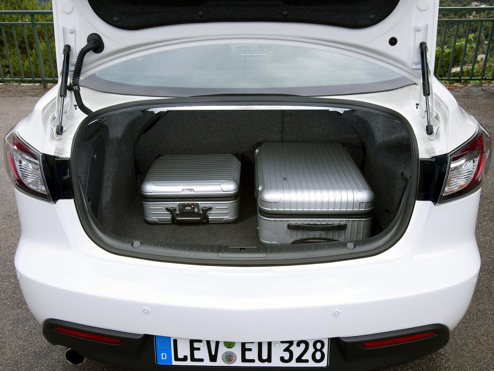 Mazda 3 / Axela Sedan photo 88