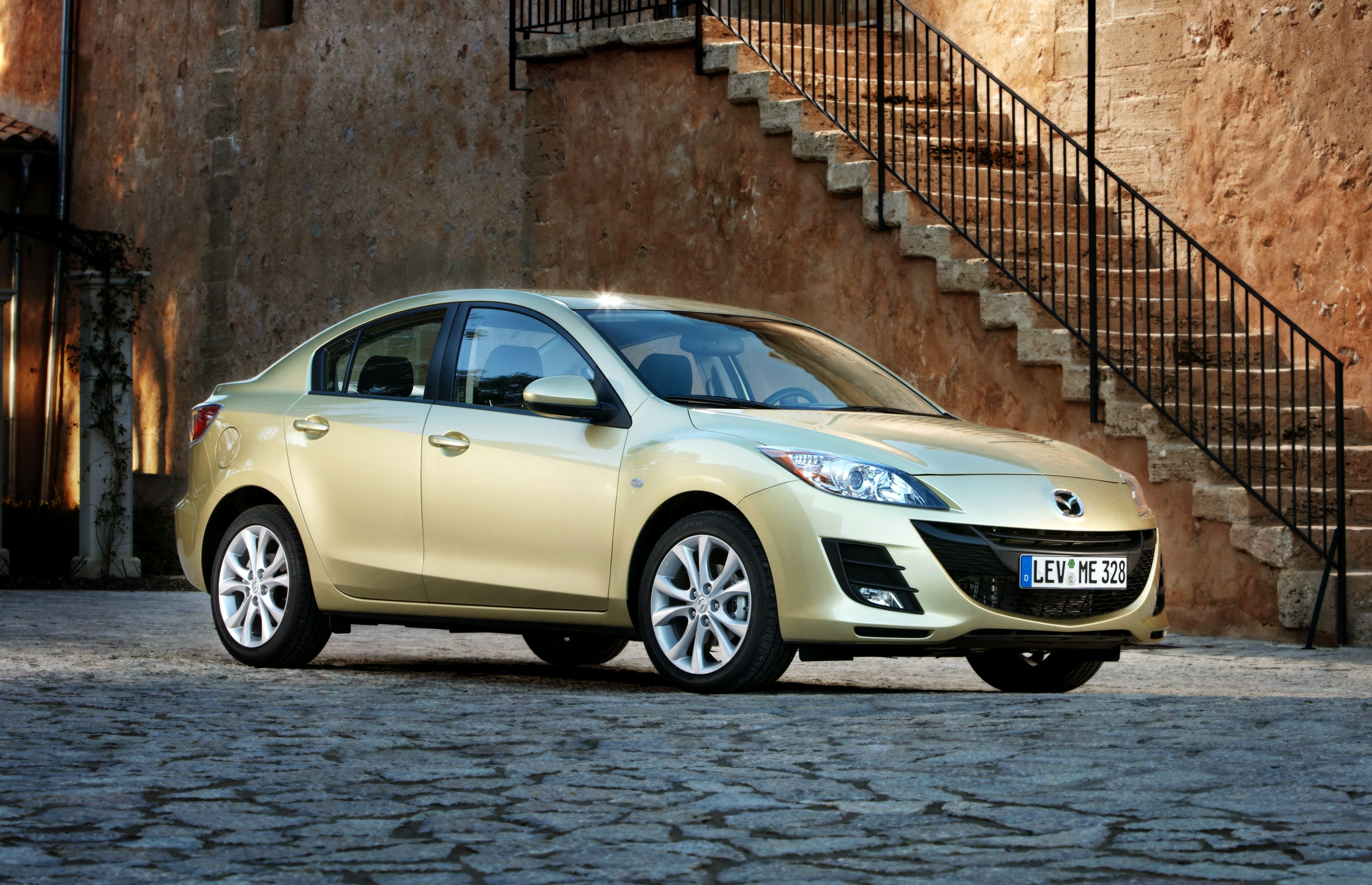 Mazda 3 / Axela Sedan photo 72