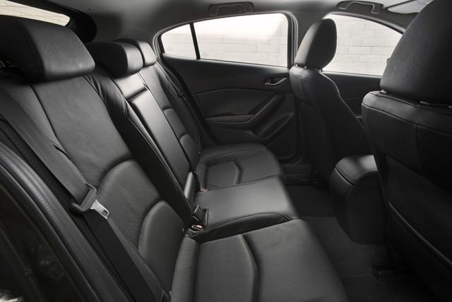 Mazda 3 / Axela Sedan Foto 31