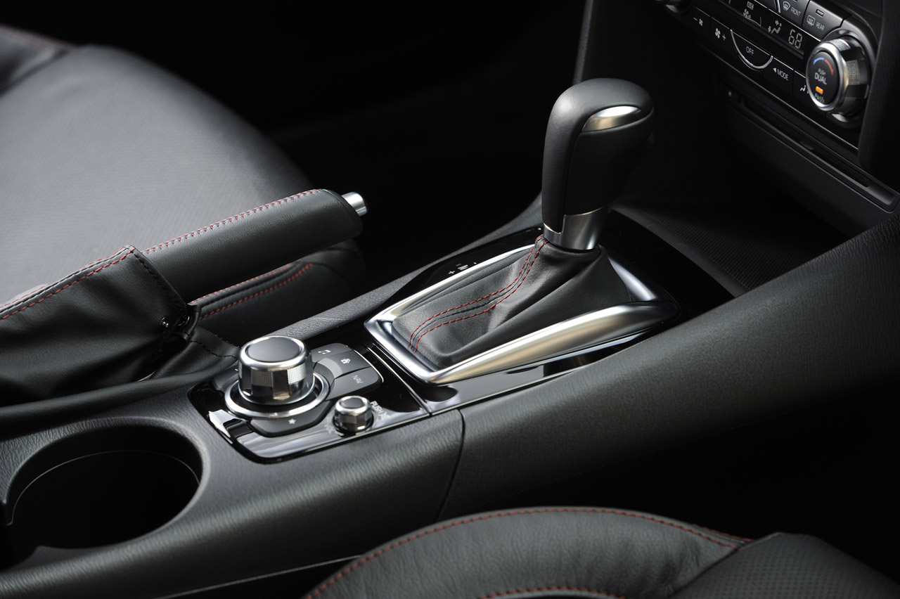 Mazda 3 / Axela Sedan photo 38