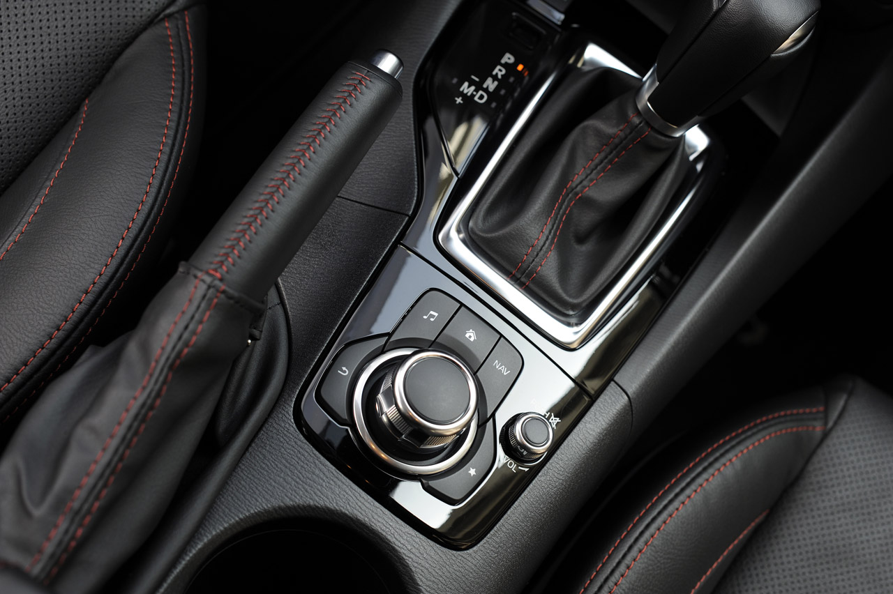 Mazda 3 / Axela Sedan photo 40