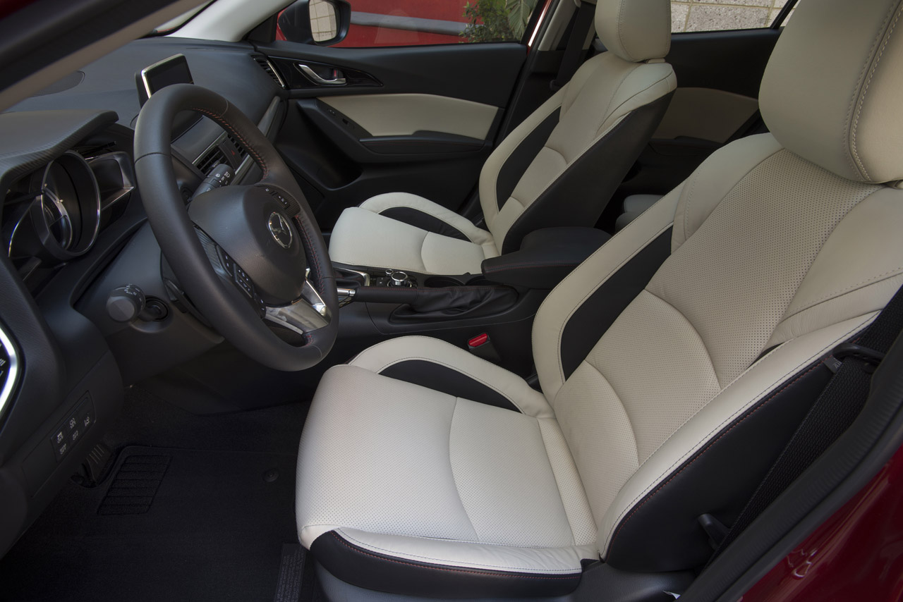 Mazda 3 / Axela Sedan photo 43