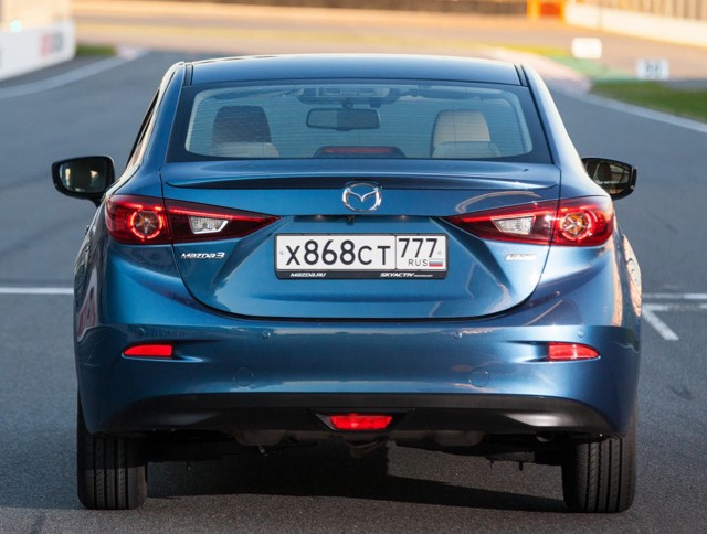 Mazda 3 / Axela Sedan foto 23