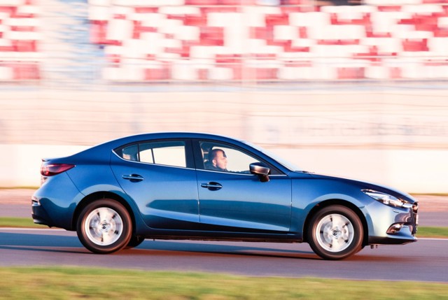 Mazda 3 / Axela Sedan foto 24