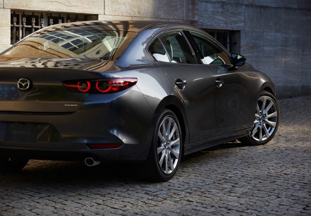 Mazda 3 / Axela Sedan photo 9