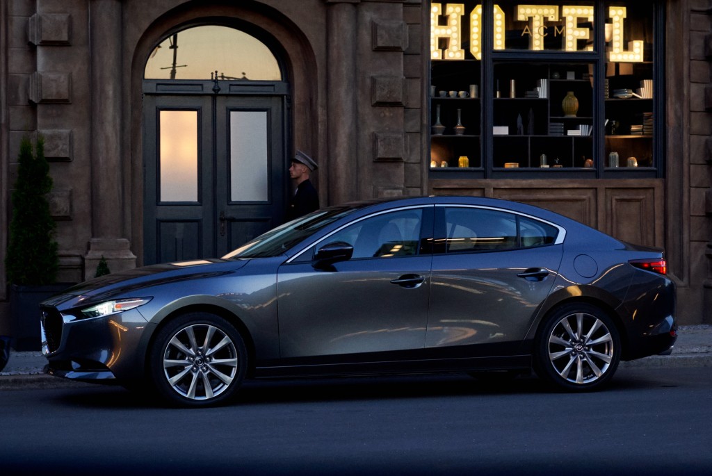 Mazda 3 / Axela Sedan photo 11