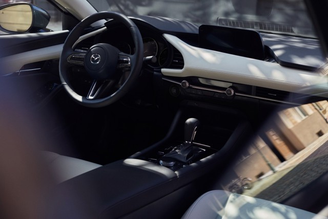Mazda 3 / Axela Sedan photo 15